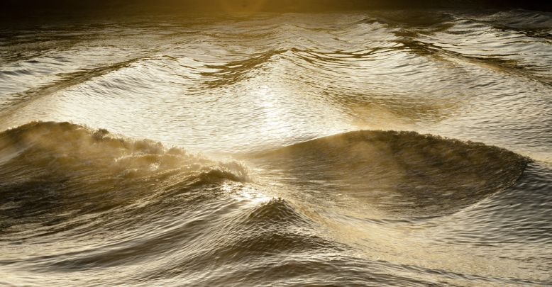 Come to see a tidal bore! - a giant wave on a  ...