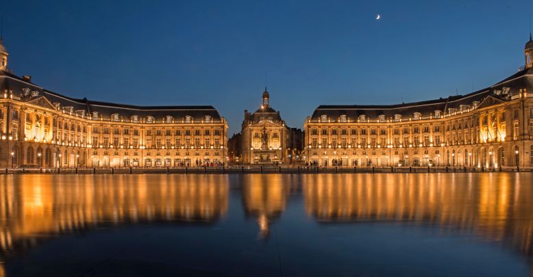 Visit Bordeaux at night: a guaranteed exotic s ...