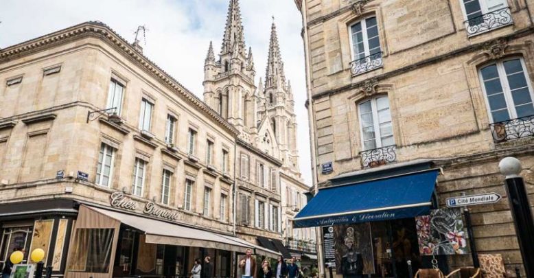 Guided tour in one of the most beautiful distr ...