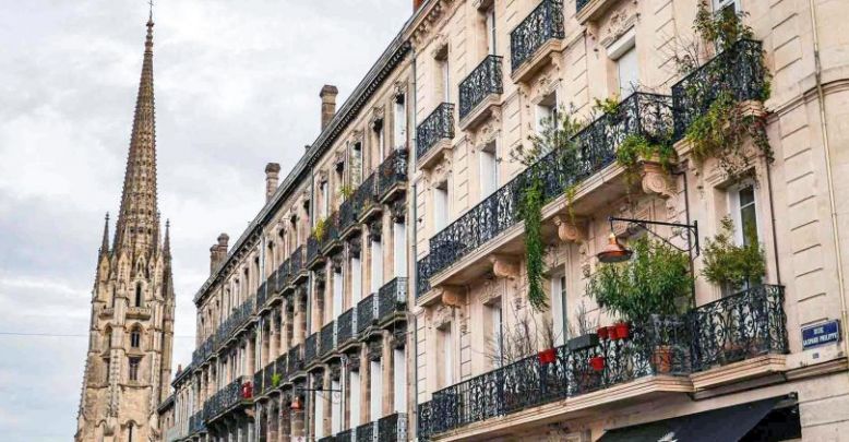 Visit of the Saint-Michel "quartier" of Bordeaux