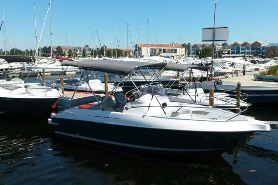 Excursion aboard the Vagabond du Lac