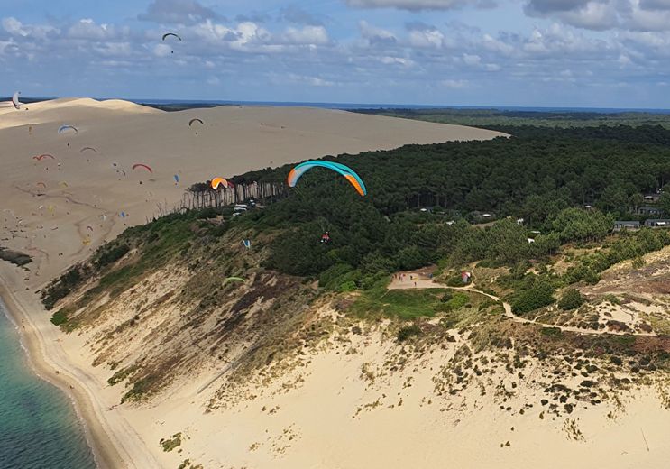 Dune Paragliding, a unique experience for a fi ...